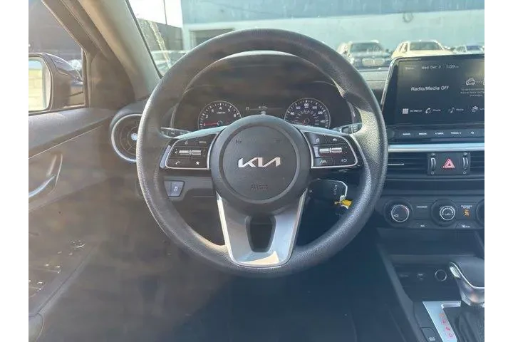 $18649 : Kia Forte 2023 LXS 4dr Sedan image 10