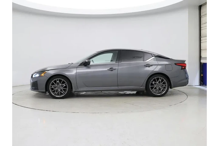 $27998 : Nissan Altima 2024 2.0 SR 4d image 3