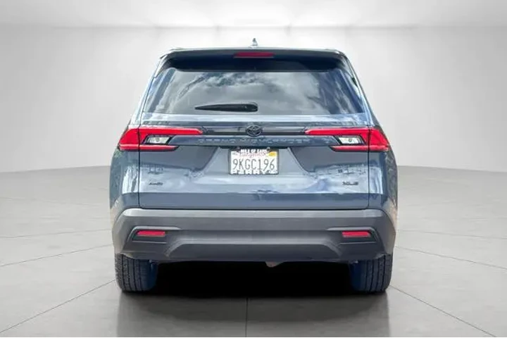 $39926 : Toyota Grand Highlander 2024 image 4