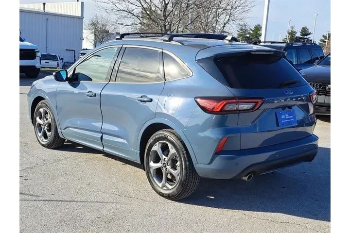 $22020 : Ford Escape 2023 ST-Line 4dr image 3