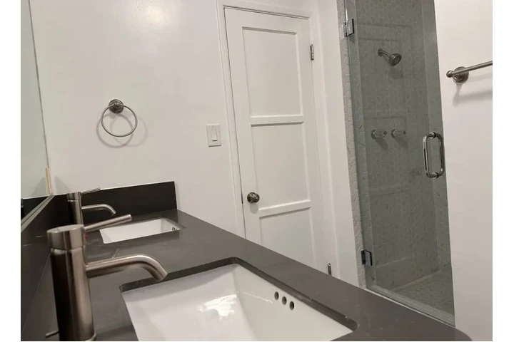 $2500 : 3 Bedroom House In Koreatown image 8