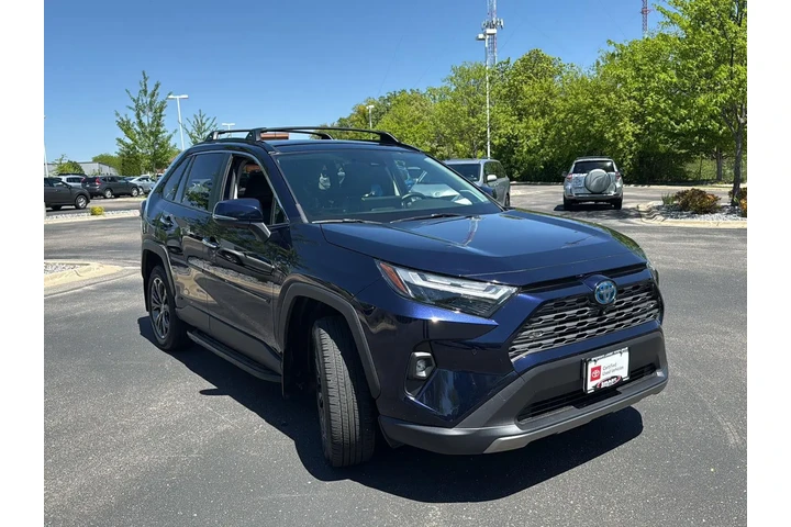$38699 : 2023 RAV4 Hybrid Limited image 7