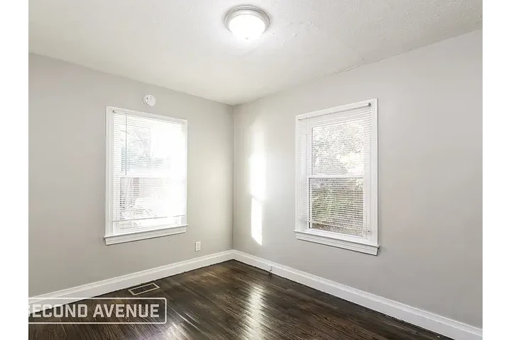 $1300 : Standard 3bd and 1bt image 9