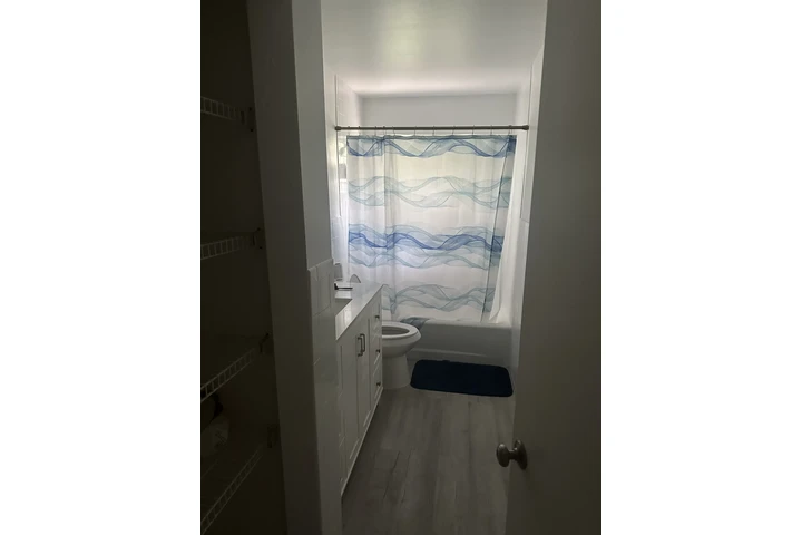 $850 : Habitaciones en North Miami image 10