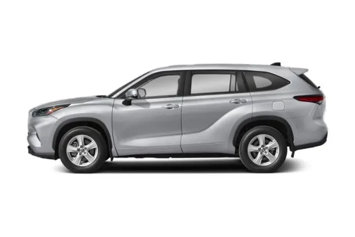$30985 : Toyota Highlander 2023 LE 4d image 2