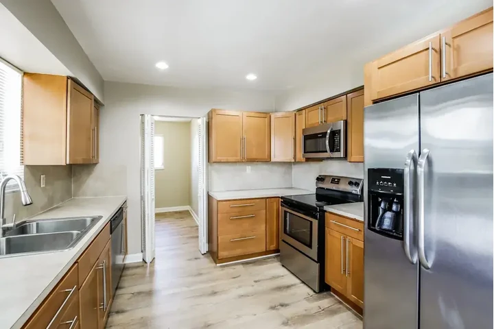 $2500 : 3 beds and 2 bath house image 9