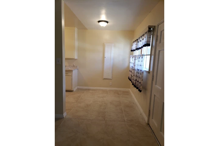 $1795 : LA. 1 bedroom, 1st floor image 9