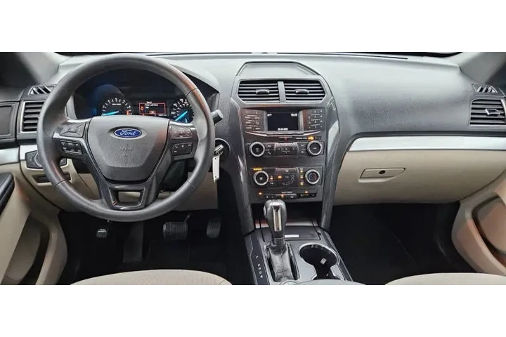 $19490 : 2019 Explorer image 9