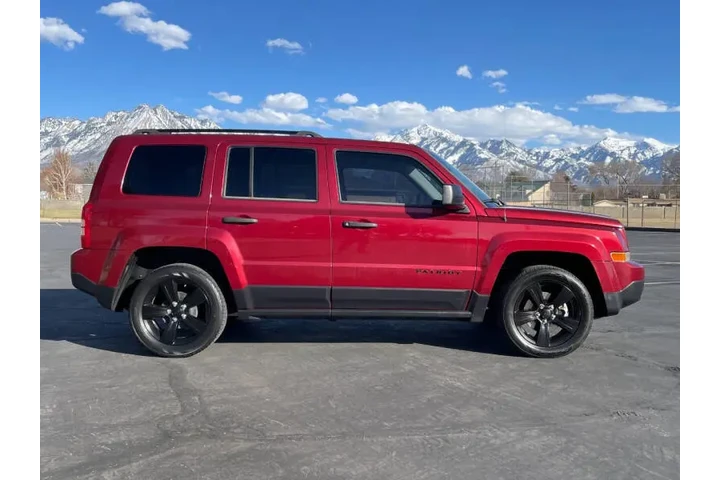 $5900 : 2015 Patriot Altitude Edition image 6