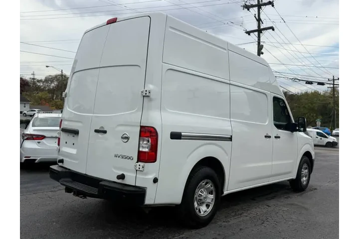 $22995 : 2019 NV 3500 HD SV image 7