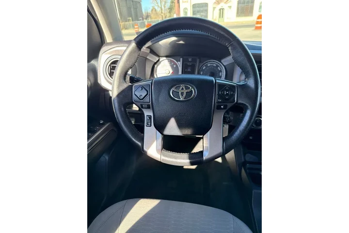 $27495 : 2016 Tacoma SR5 V6 image 8