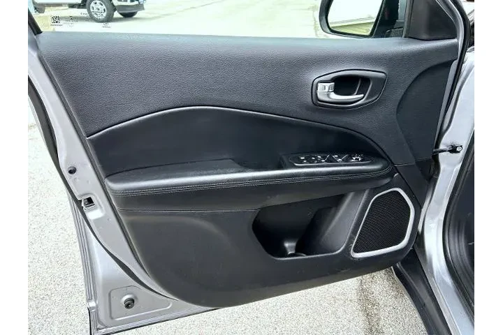 $13995 : Jeep Compass 2019 4x4 Latitu image 9