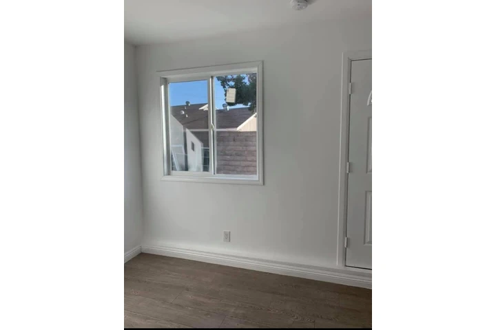 $1800 : Apt de Renta ADU 1 rec 1 bano image 9