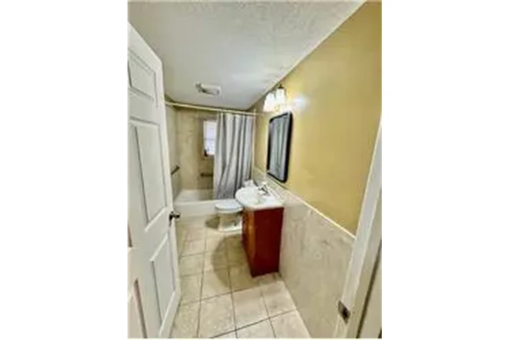 $1750 : Rental property with 3 bedro image 9