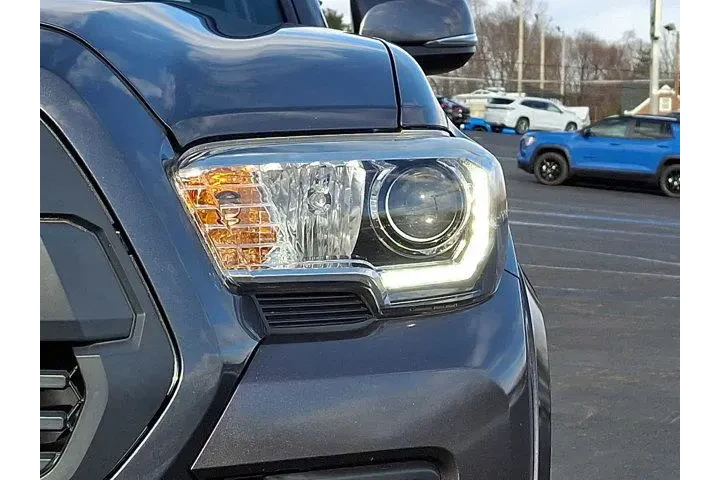 $27800 : Toyota Tacoma 2019 4x4 TRD S image 8