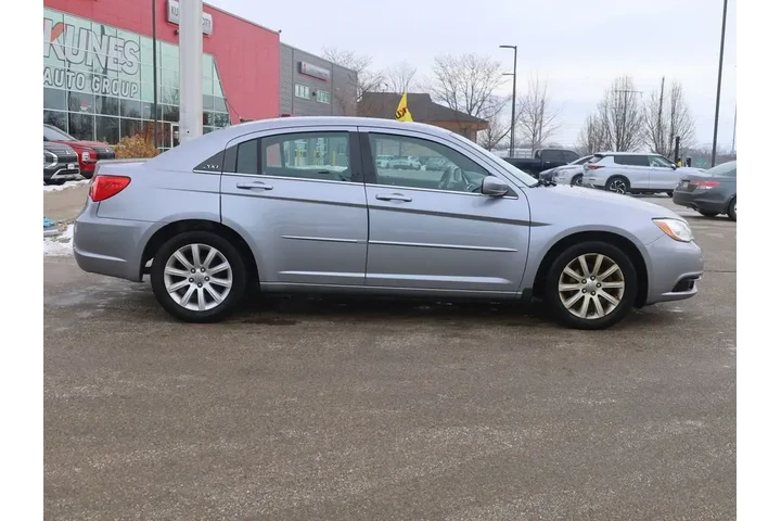 $6990 : Chrysler 200 2013 Touring 4d image 9