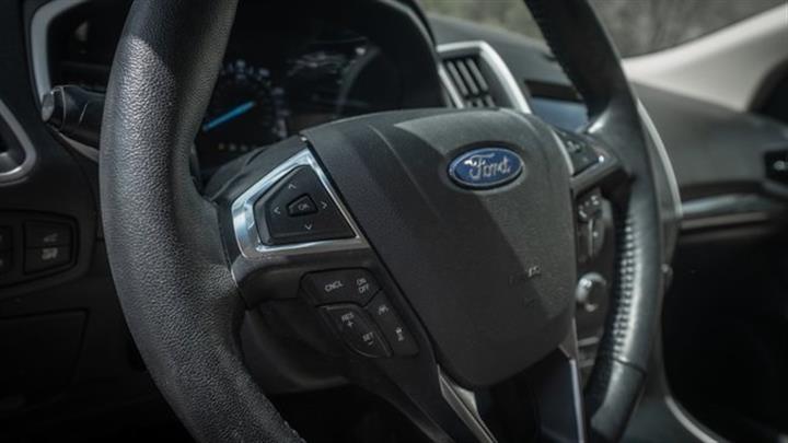 $24000 : PRE-OWNED 2019 FORD EDGE SEL image 6