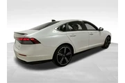 $27585 : Honda Accord Hybrid 2024 Spo thumbnail