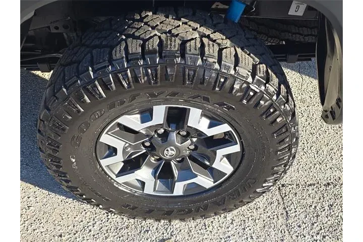 $27990 : Toyota Tacoma 2020 4x4 TRD O image 6