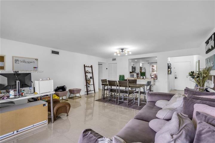 $379000 : Townhouse  MIAMI image 1