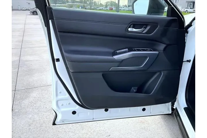 $34023 : Nissan Pathfinder 2024 AWD S image 10