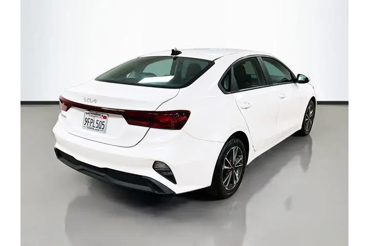 $17979 : Kia Forte 2023 LXS 4dr Sedan image 7