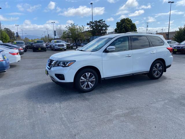 $13999 : 2017 Pathfinder SV image 1