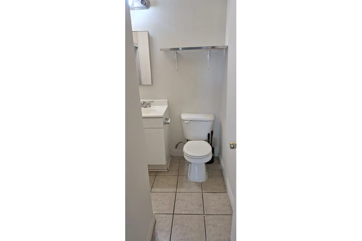 $1100 : SE ALQUILA HABITACIÓN image 3