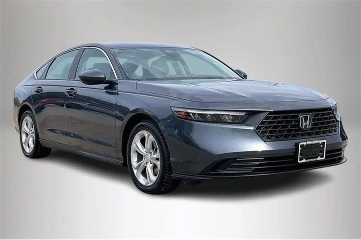 $21099 : Honda Accord 2023 LX 4dr Sed image 1