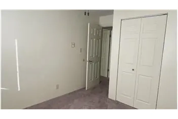 $850 : Rental property with 2 bedro image 7