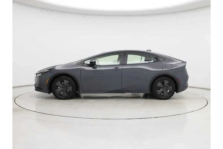 $32998 : Toyota Prius Plug-in Hybrid image 3