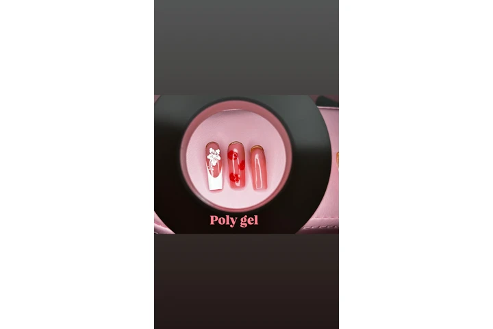 Uñas acrílicas en promoción image 9