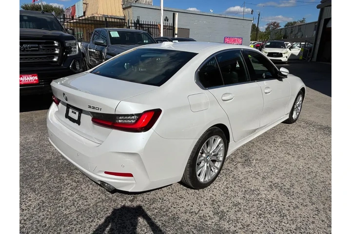 2024 BMW 330i 330i image 6