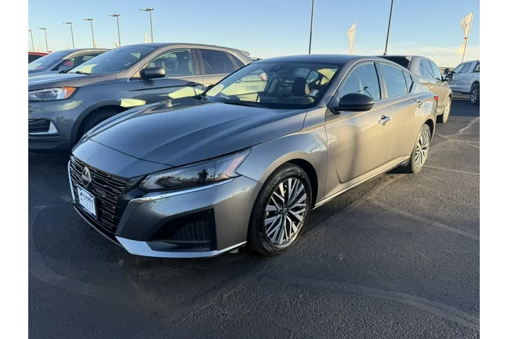 $19625 : Nissan Altima 2024 2.5 SV 4d image 1