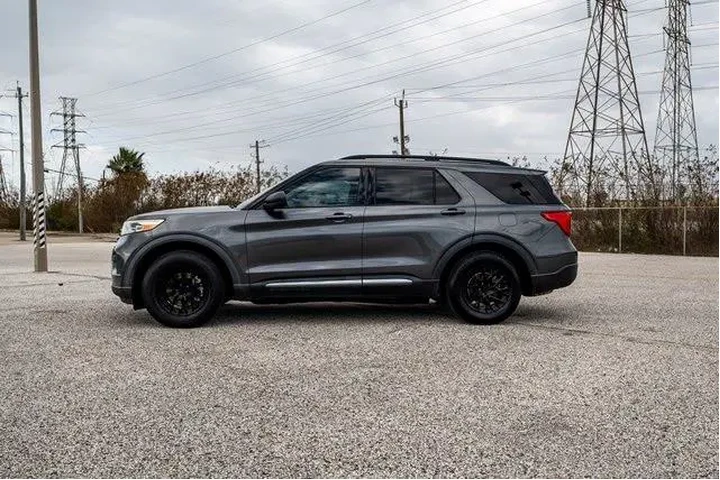$15380 : Ford Explorer 2020 XLT 4dr S image 2