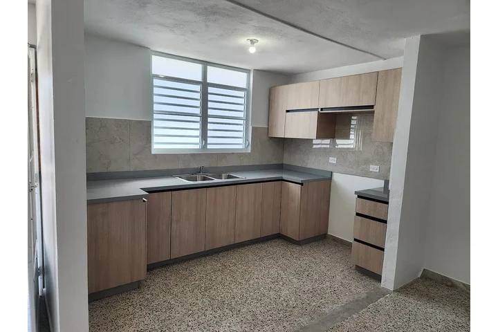 $1000 : Lease term - 1 year image 2