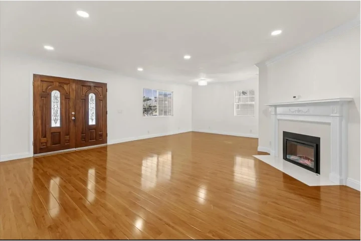 $2350 : Stylishly Renovated image 4