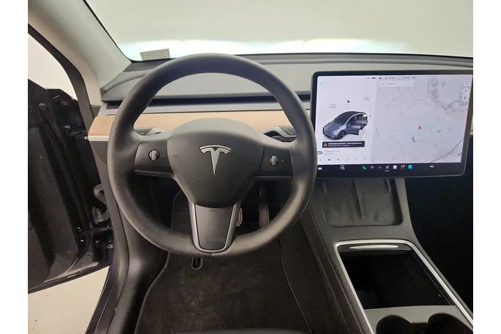 $37998 : Tesla Model Y 2023 AWD Long image 8