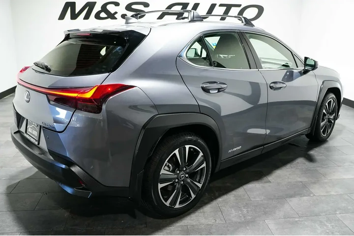 $26595 : 2021 UX 250h image 5