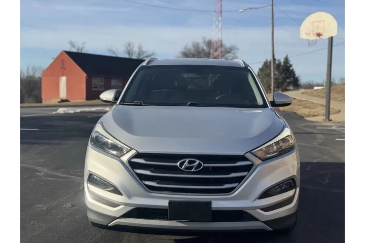 $7999 : 2017 Tucson Eco image 3