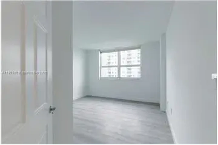 $5800 : Rental property with 3 bedro image 5