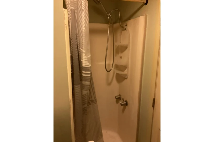 $1575 : 1Rec +1 Baño+ Amueblada+Patio= image 3