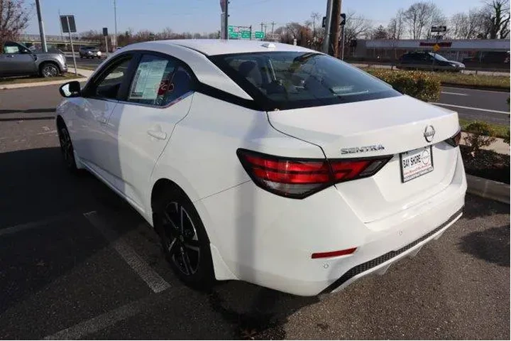 $17876 : Nissan Sentra 2025 SV 4dr Se image 8