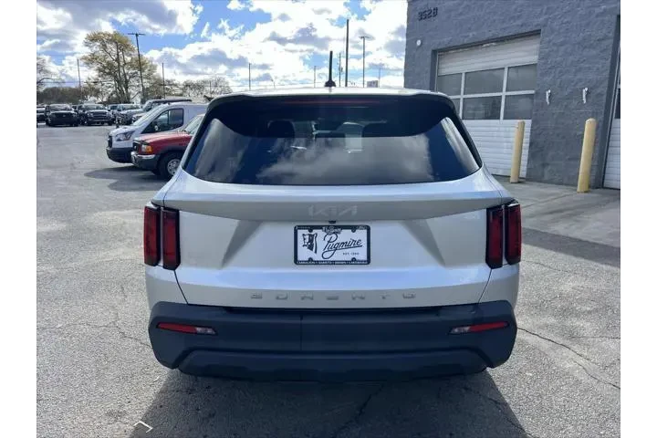 $17397 : Kia Sorento 2022 LX 4dr SUV image 6