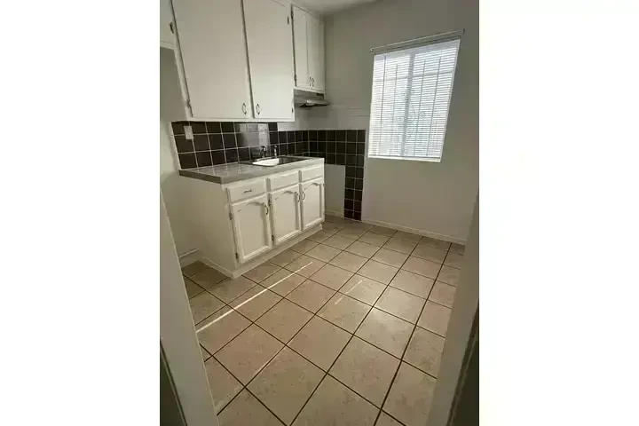 L.A. FIGUEROA/ IMPERIAL  APTO image 3