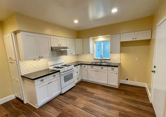 $1730 : HOUSE RENT IN Torrance CA image 1