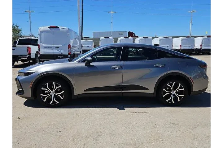 $36600 : Toyota Crown 2025 AWD Nights image 6