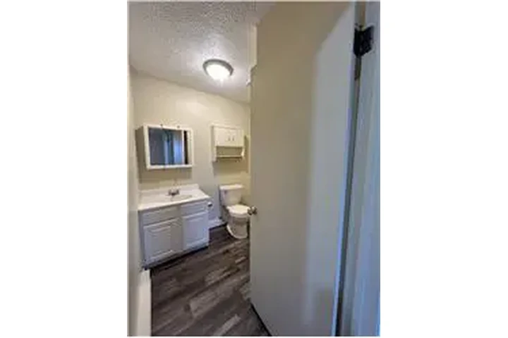 $750 : Rental property with 2 bedro image 8