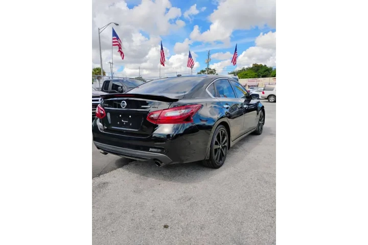 $7350 : 2018 Altima 2.5 SR image 5