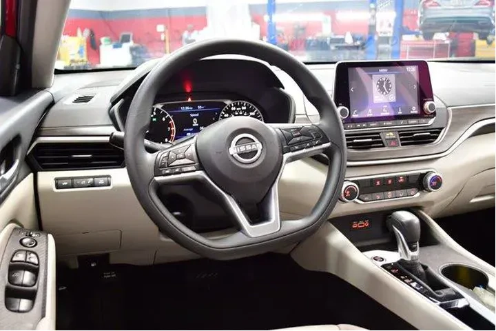 $21994 : Nissan Altima 2025 2.5 SV 4d image 9